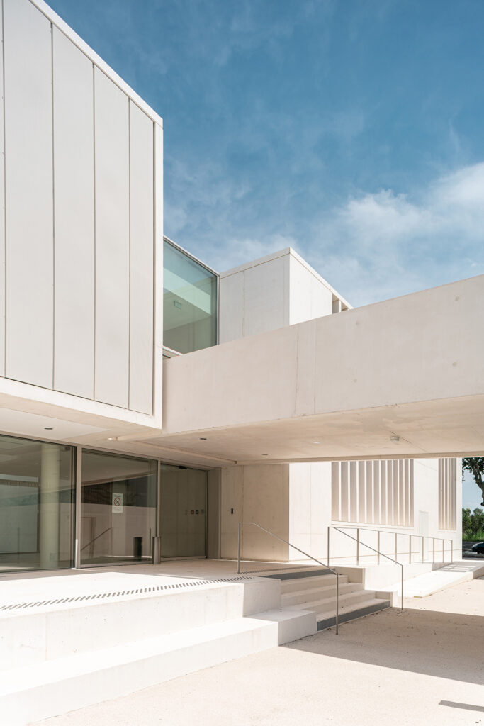 Photo du bâtiment de la MMSHS de face