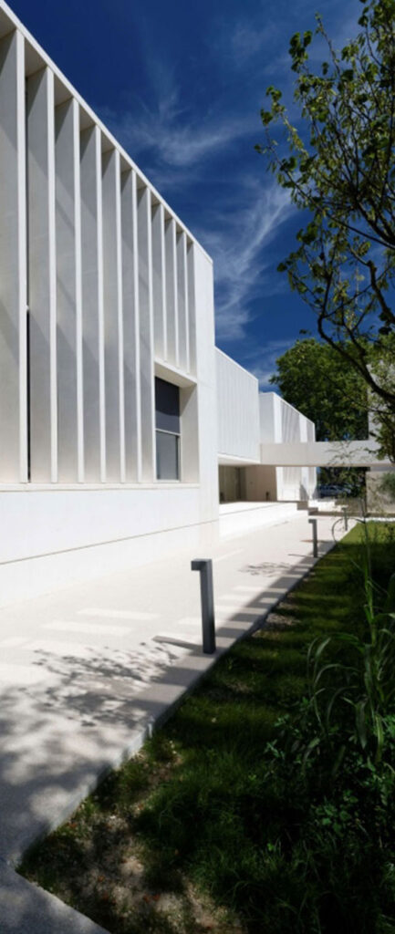 Photo du bâtiment de la MMSHS de côté